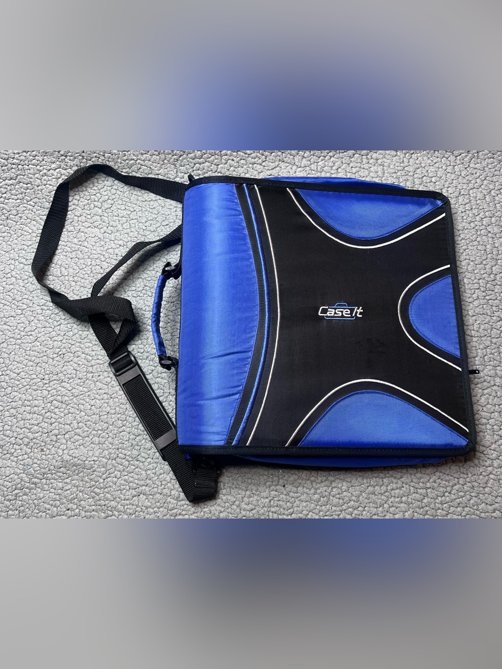 Case-it Mighty Zip Tab 3-Inch Zipper Binder Blue & Black With Strap
